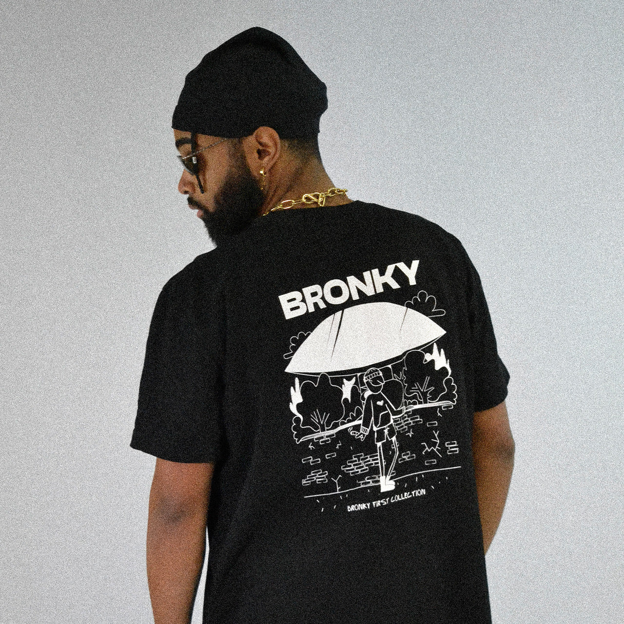 CAMISETA MON PRETA – MODELO OVERSIZED | BRONKY